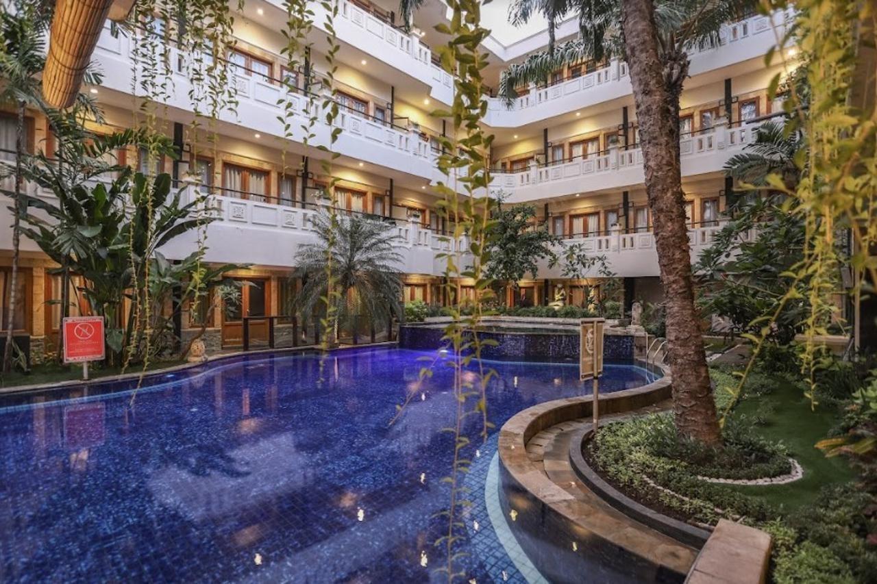 Famous Hotel Kuta Formerly Permata Kuta Hotel Extérieur photo