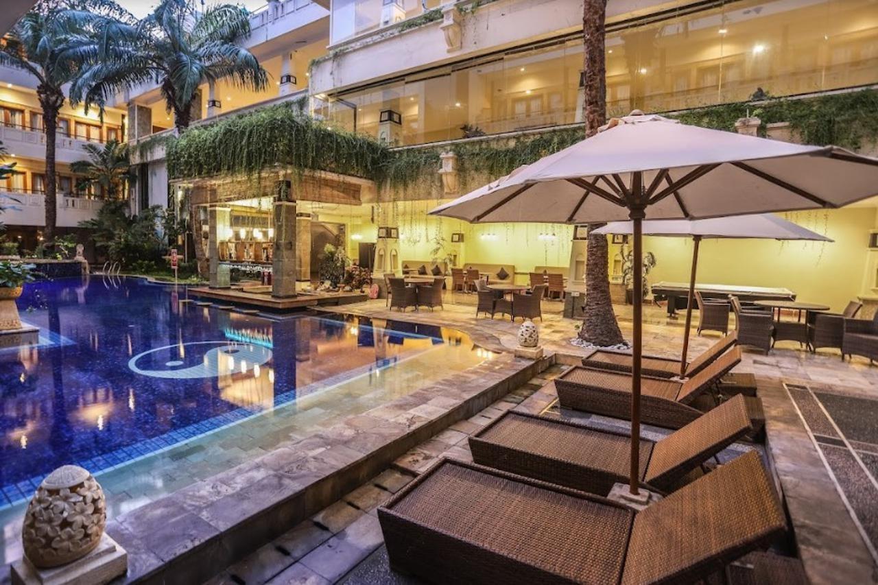 Famous Hotel Kuta Formerly Permata Kuta Hotel Extérieur photo
