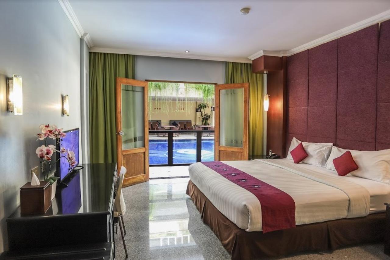 Famous Hotel Kuta Formerly Permata Kuta Hotel Extérieur photo