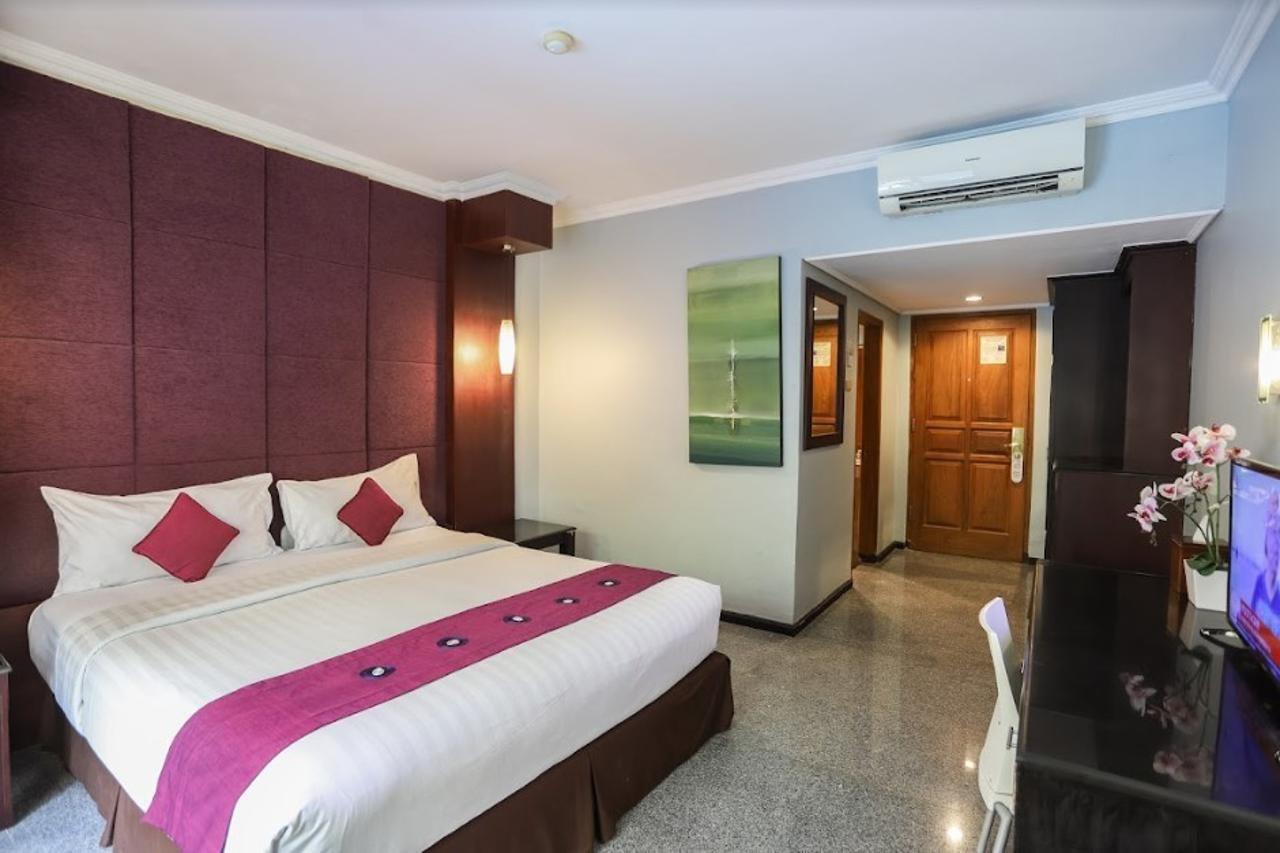 Famous Hotel Kuta Formerly Permata Kuta Hotel Extérieur photo