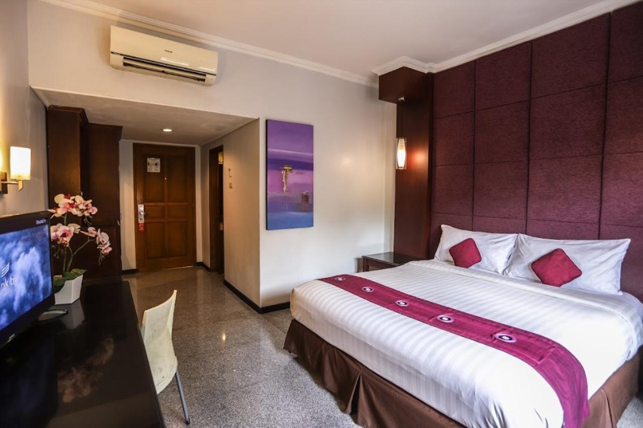 Famous Hotel Kuta Formerly Permata Kuta Hotel Extérieur photo