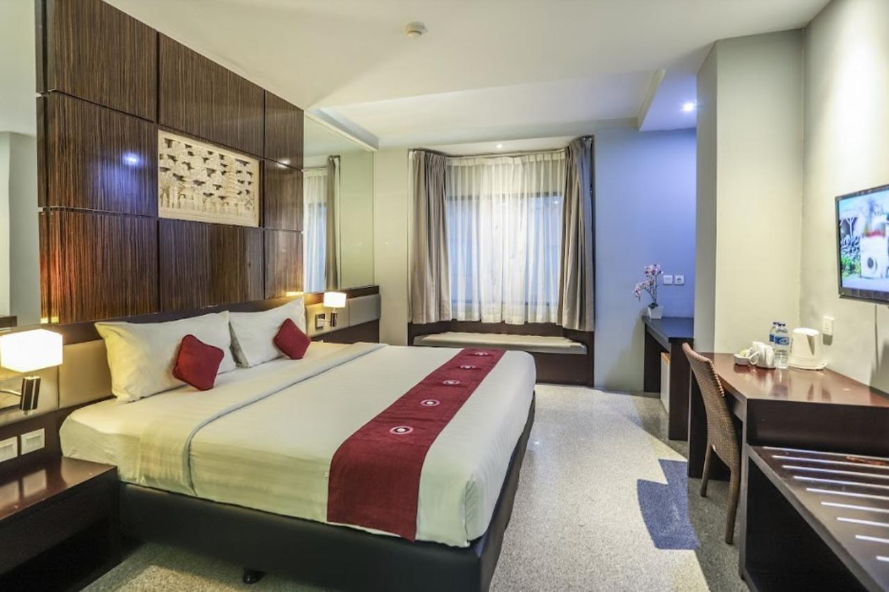 Famous Hotel Kuta Formerly Permata Kuta Hotel Extérieur photo