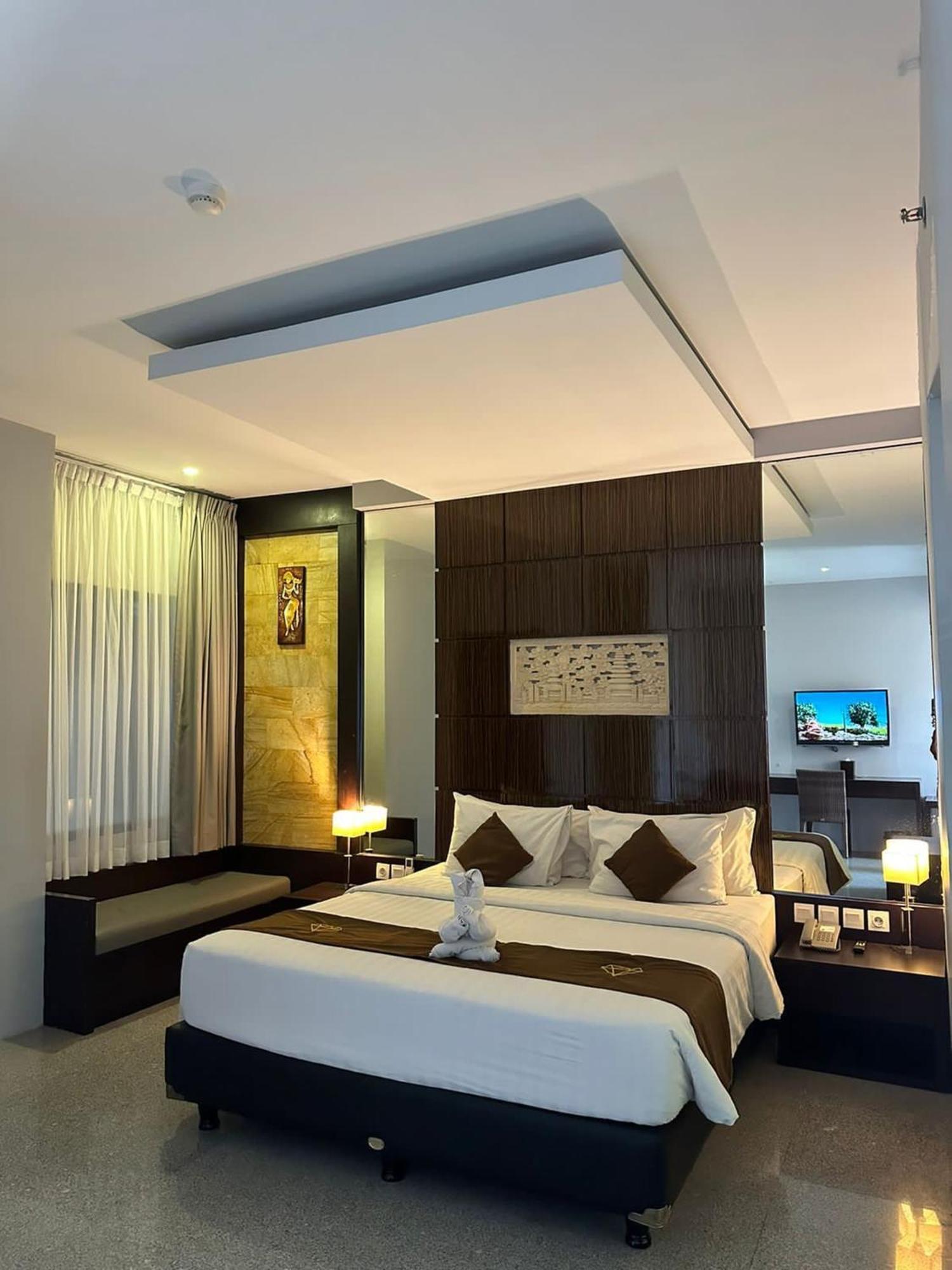 Famous Hotel Kuta Formerly Permata Kuta Hotel Extérieur photo