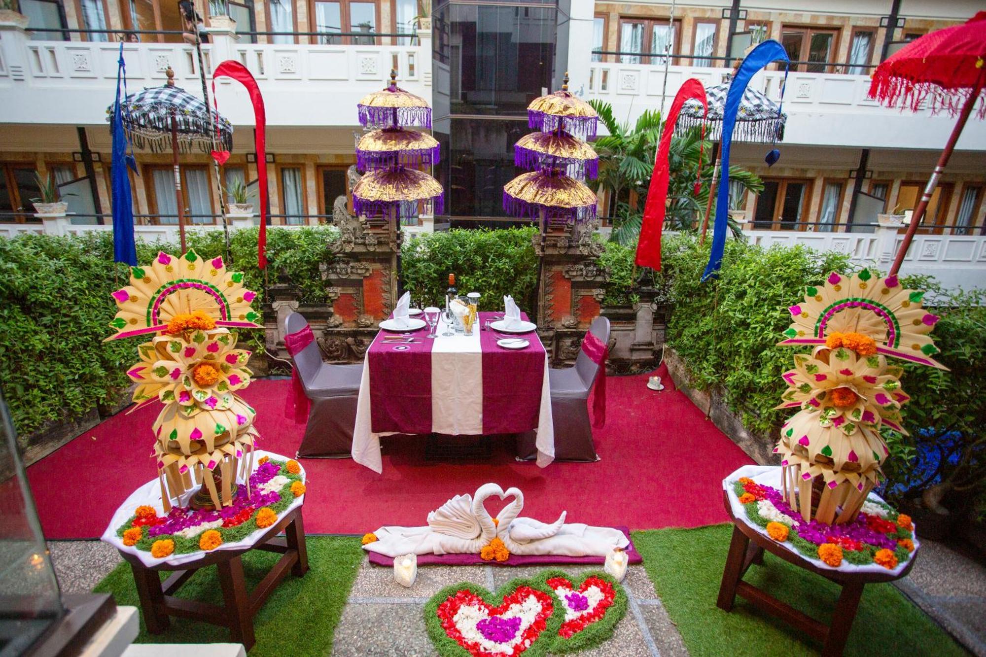 Famous Hotel Kuta Formerly Permata Kuta Hotel Extérieur photo