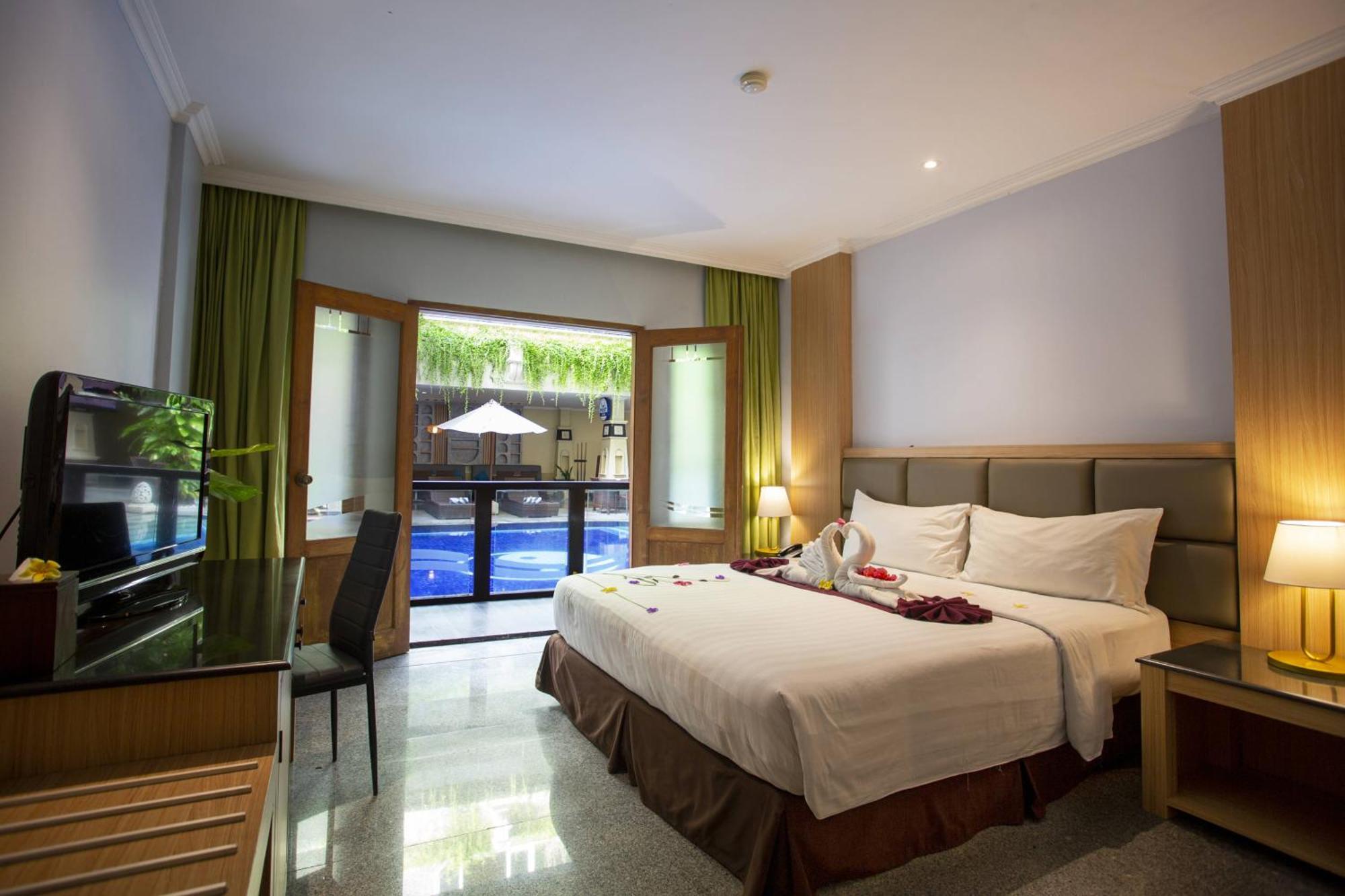 Famous Hotel Kuta Formerly Permata Kuta Hotel Extérieur photo