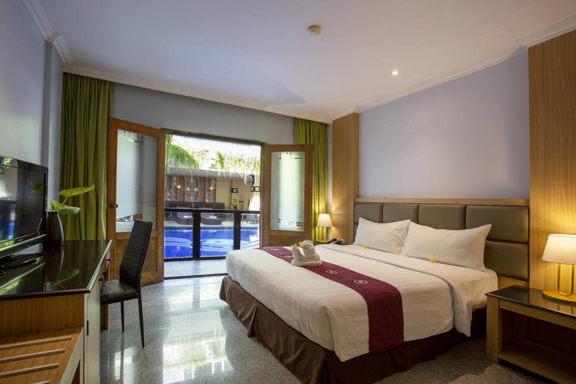 Famous Hotel Kuta Formerly Permata Kuta Hotel Extérieur photo