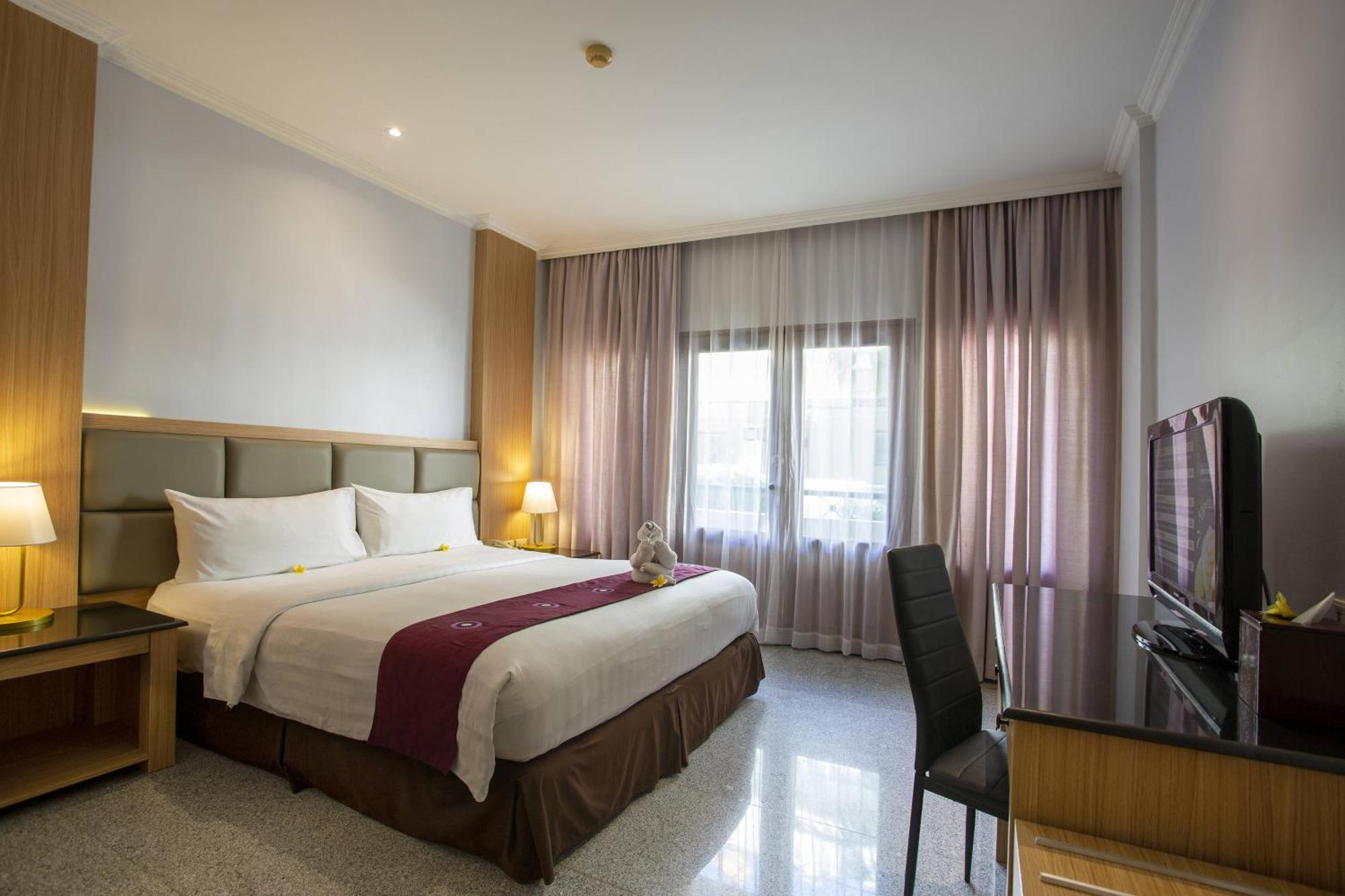 Famous Hotel Kuta Formerly Permata Kuta Hotel Extérieur photo