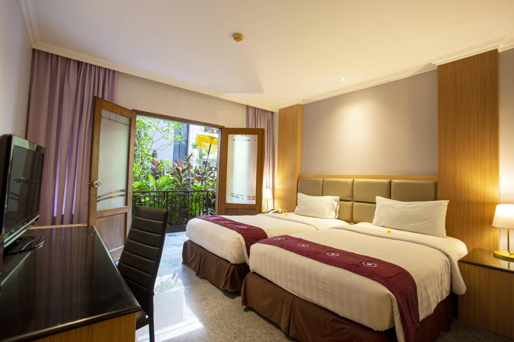 Famous Hotel Kuta Formerly Permata Kuta Hotel Extérieur photo