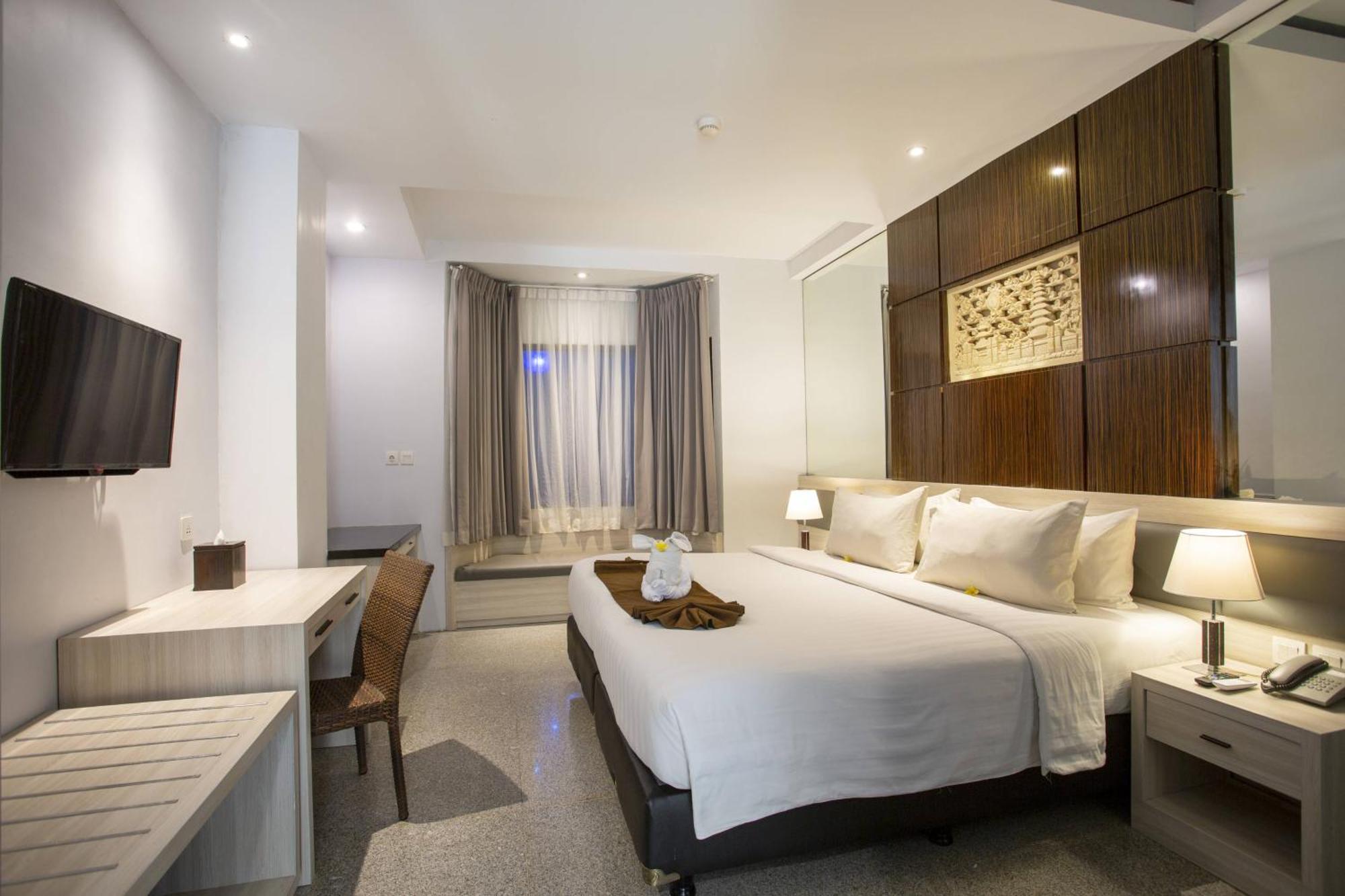 Famous Hotel Kuta Formerly Permata Kuta Hotel Extérieur photo