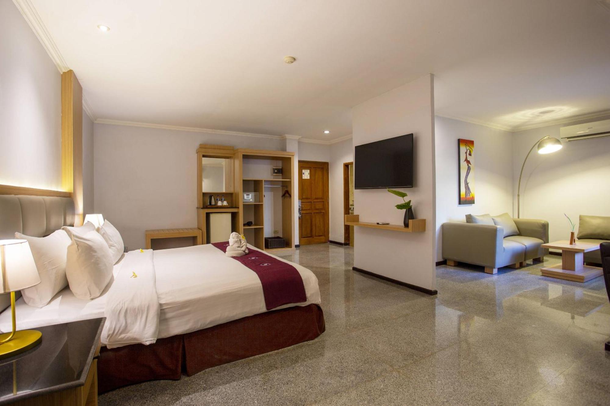 Famous Hotel Kuta Formerly Permata Kuta Hotel Extérieur photo