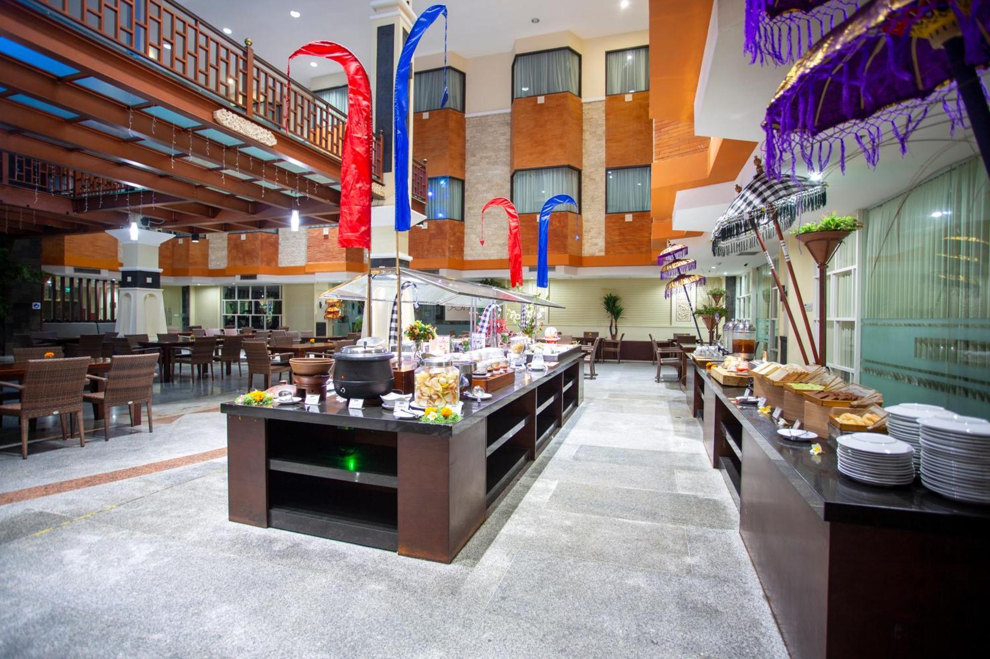 Famous Hotel Kuta Formerly Permata Kuta Hotel Extérieur photo
