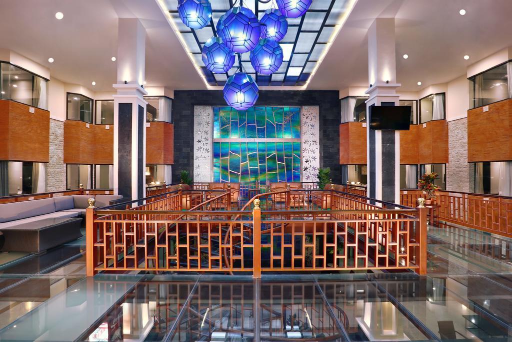 Famous Hotel Kuta Formerly Permata Kuta Hotel Extérieur photo
