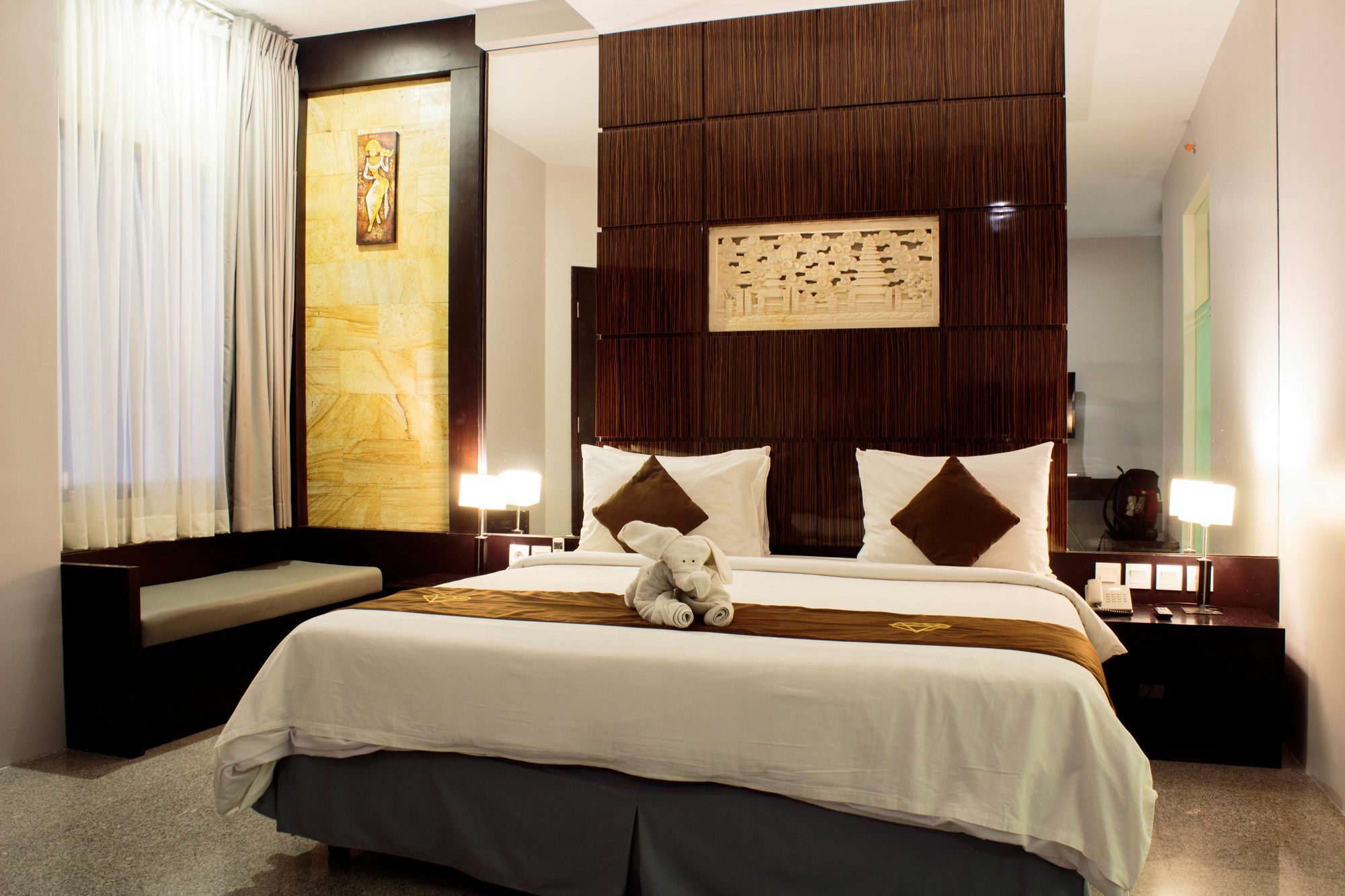 Famous Hotel Kuta Formerly Permata Kuta Hotel Extérieur photo