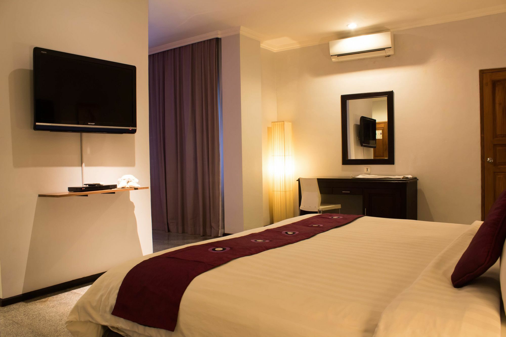Famous Hotel Kuta Formerly Permata Kuta Hotel Extérieur photo