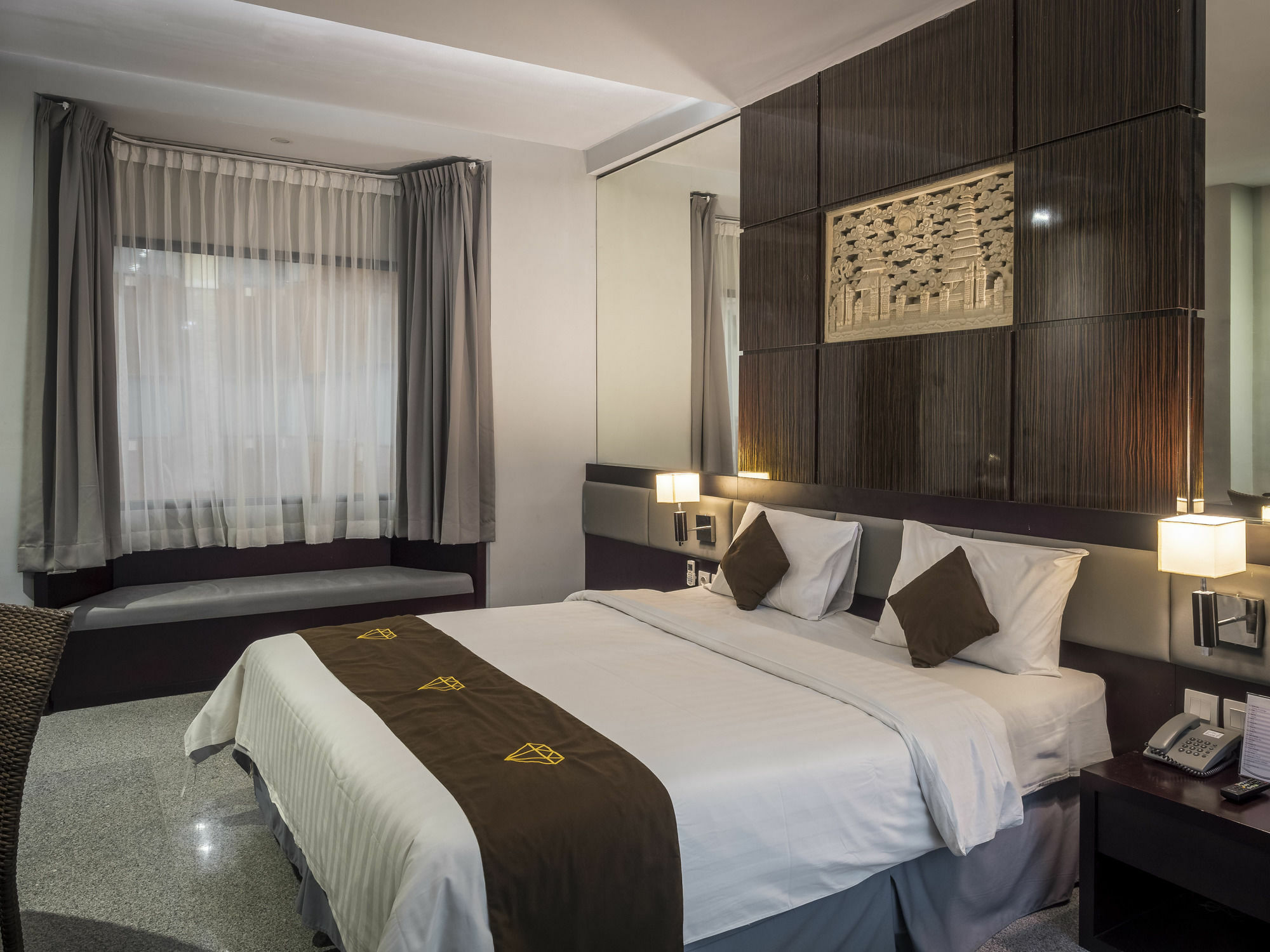 Famous Hotel Kuta Formerly Permata Kuta Hotel Extérieur photo