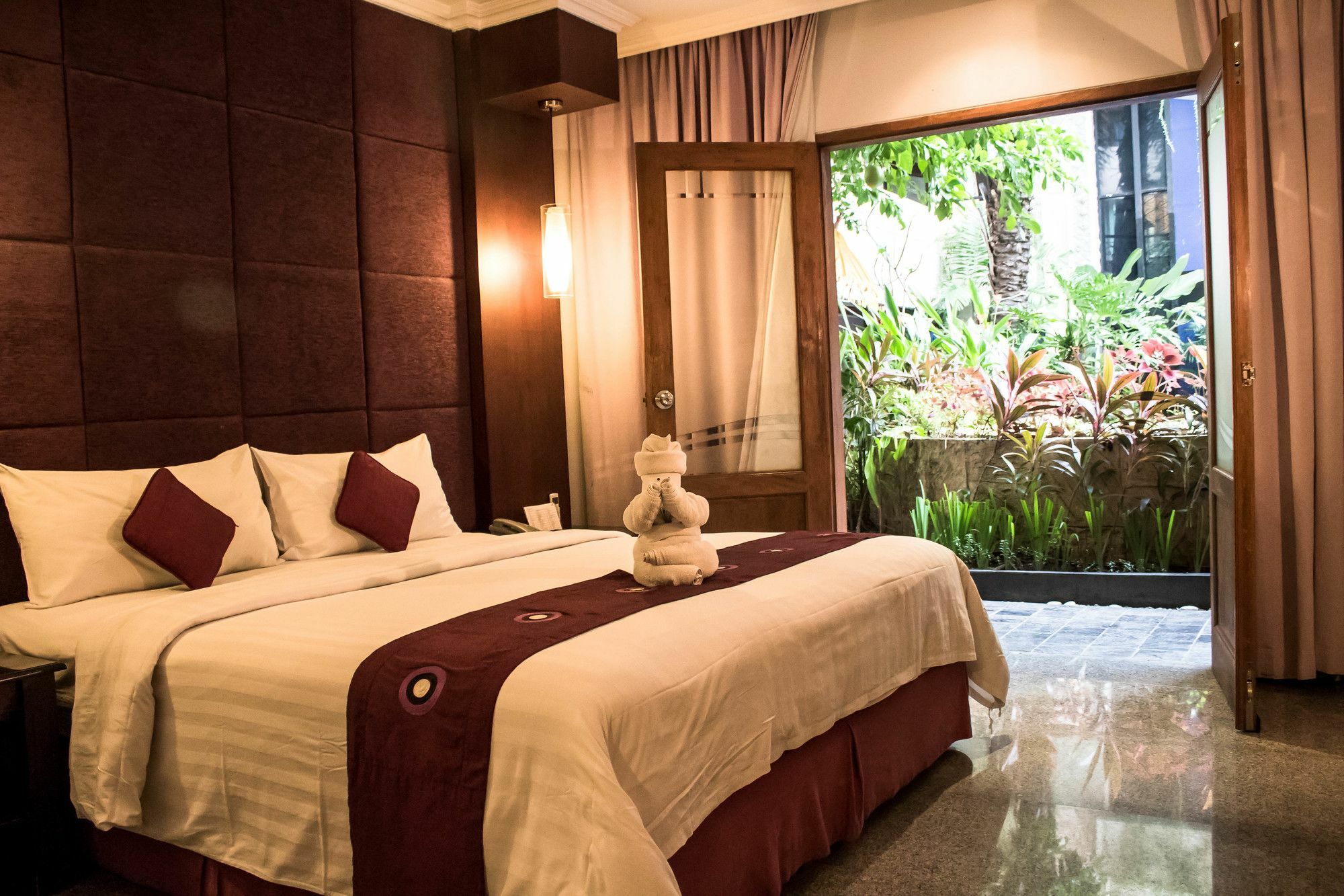 Famous Hotel Kuta Formerly Permata Kuta Hotel Extérieur photo