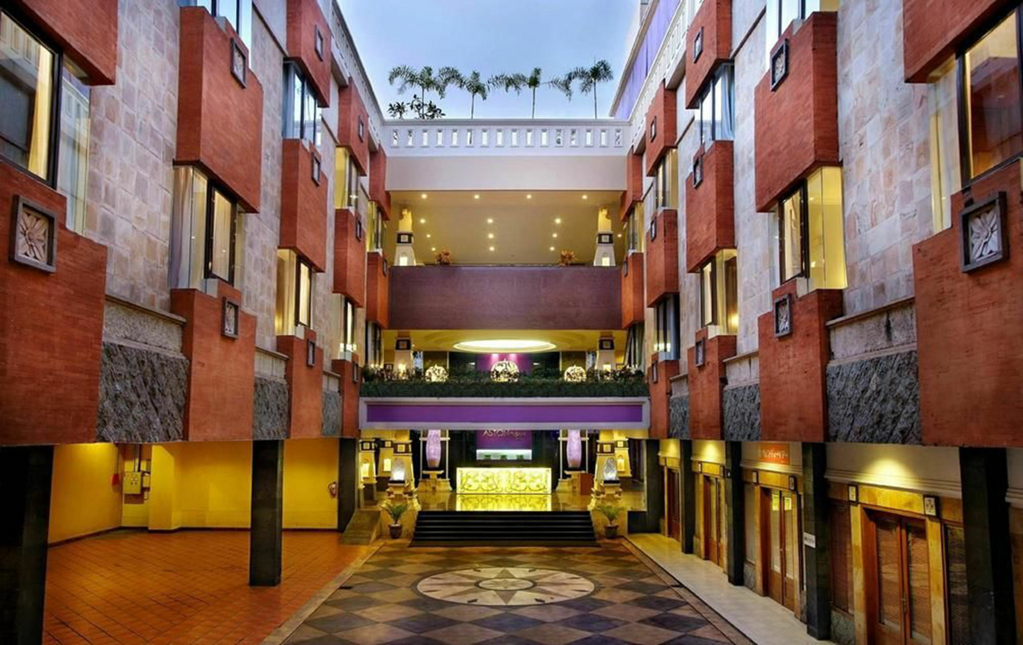 Famous Hotel Kuta Formerly Permata Kuta Hotel Extérieur photo